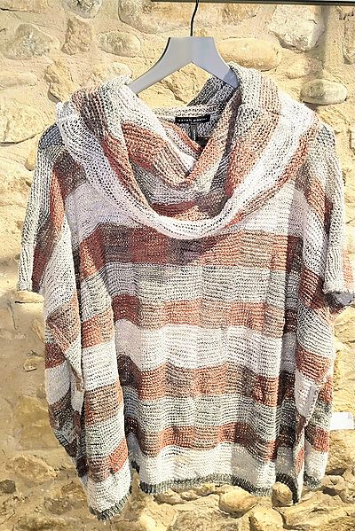 Poncho Sarah Pacini textured patchwork pattern