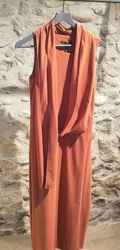 Robe Sarah Pacini brique écharpe