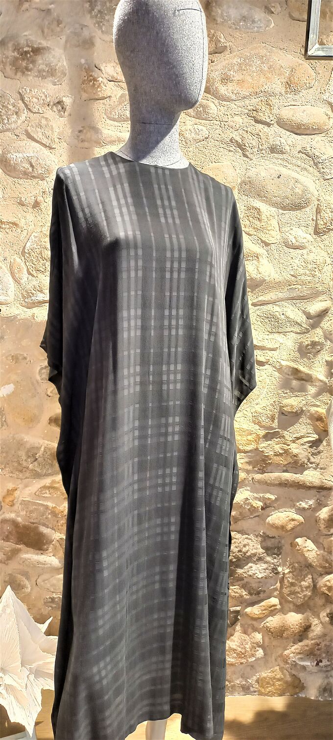 Robe 5Preview noir oversize